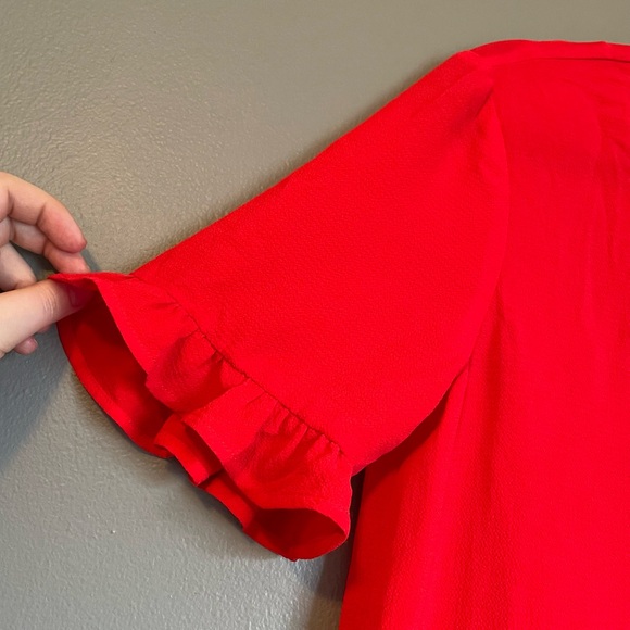 NWT CeCe Sz Small Women’s Short Sleeve V-neck Red Button Blouse Top Ret $69! - Picture 2 of 8